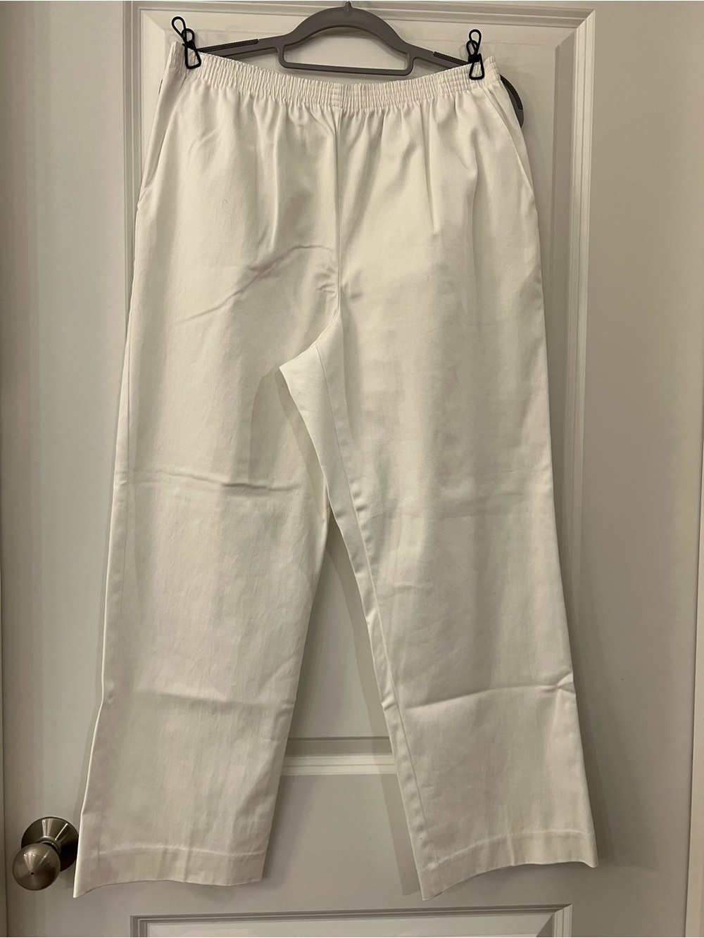 Women’s Alfred Dunner White Elastic Waist High Rise Straight-Leg Pants -Like New